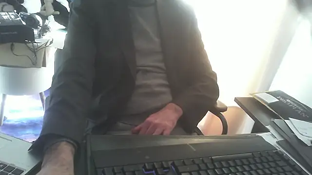 Snapshot of shyfrenchcock1 chatting on 01/31/25, 09:37 shyfrenchcock1 online show from 01/31/25, 09:37