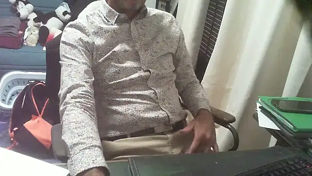 Snapshot of shyfrenchcock1 chatting on 09/11/25, 12:38 shyfrenchcock1 online show from 09/11/25, 12:38