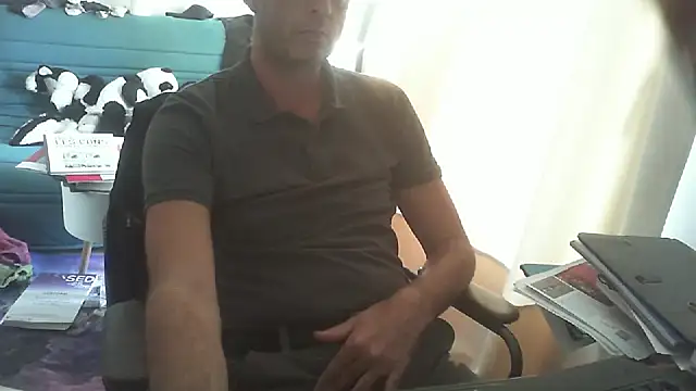 Snapshot of shyfrenchcock1 chatting on 10/17/25, 12:52 shyfrenchcock1 online show from 10/17/25, 12:52