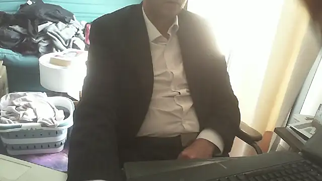Snapshot of shyfrenchcock1 chatting on 05/18/26, 12:22 shyfrenchcock1 online show from 05/18/26, 12:22