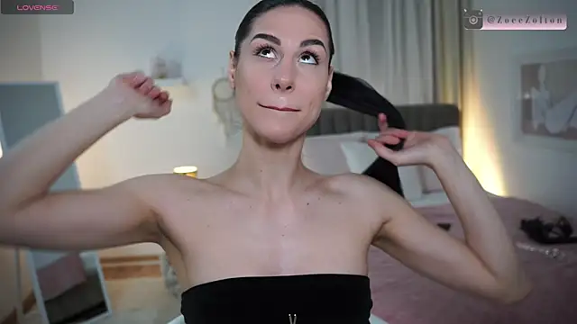 Snapshot of ZoeeZolton chatting on 03/21/25, 05:02 ZoeeZolton online show from 03/21/25, 05:02