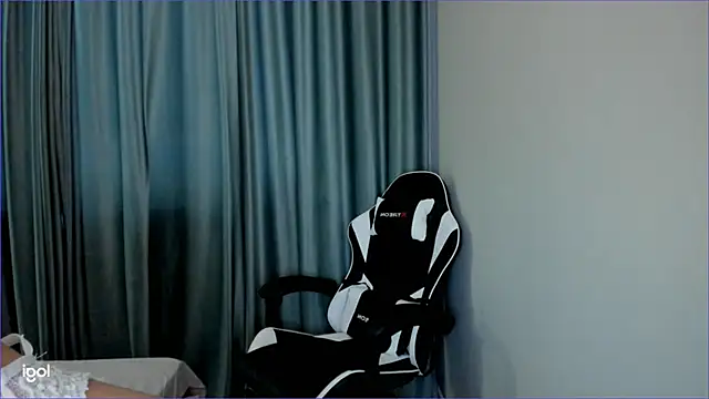 Snapshot of dragon_princesss chatting on 09/28/25, 12:32 dragon princesss online show from 09/28/25, 12:32