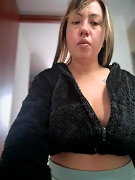 Snapshot of VIOLETA-25_ chatting on 11/20/25, 12:05 VIOLETA-25 online show from 11/20/25, 12:05