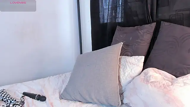 Snapshot of litarossana chatting on 10/25/25, 03:07 litarossana online show from 10/25/25, 03:07