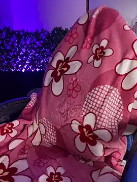 bonnie 18x online show from 11/12/25, 10:52