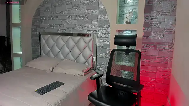 Aron Bolt online show from 03/21/25, 03:44