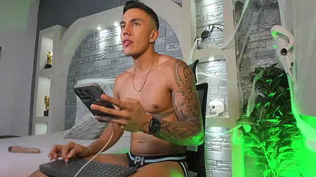 Aron Bolt online show from 10/25/25, 11:43