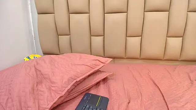 Amy wats0n online show from 02/07/25, 01:15