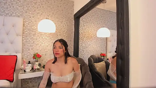 Snapshot of HazelMoret chatting on 01/07/25, 01:35 HazelMoret online show from 01/07/25, 01:35