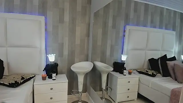 Snapshot of HazelMoret chatting on 02/13/25, 12:21 HazelMoret online show from 02/13/25, 12:21