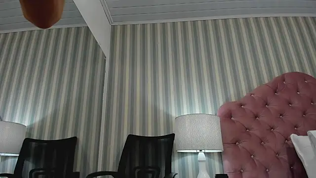 Snapshot of HazelMoret chatting on 02/27/25, 03:15 HazelMoret online show from 02/27/25, 03:15