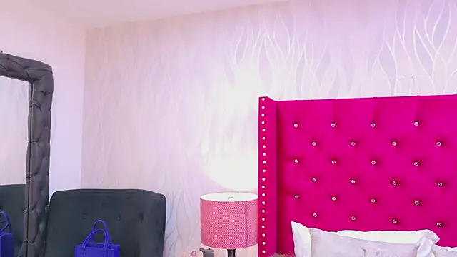 Snapshot of HazelMoret chatting on 10/01/25, 11:38 HazelMoret online show from 10/01/25, 11:38