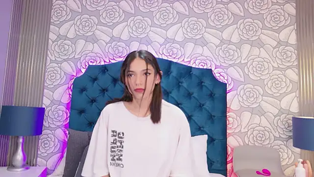 Snapshot of HazelMoret chatting on 02/11/26, 03:11 HazelMoret online show from 02/11/26, 03:11