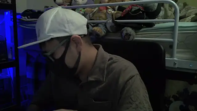 Snapshot of Owl1216 chatting on 12/08/24, 12:52 Owl1216 online show from 12/08/24, 12:52