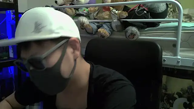 Snapshot of Owl1216 chatting on 12/12/24, 12:33 Owl1216 online show from 12/12/24, 12:33