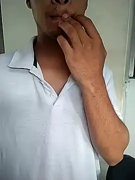 Snapshot of morenomr1 chatting on 12/20/24, 05:51 morenomr1 online show from 12/20/24, 05:51