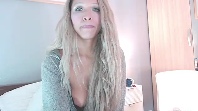 liadivina online show from 12/01/25, 03:33