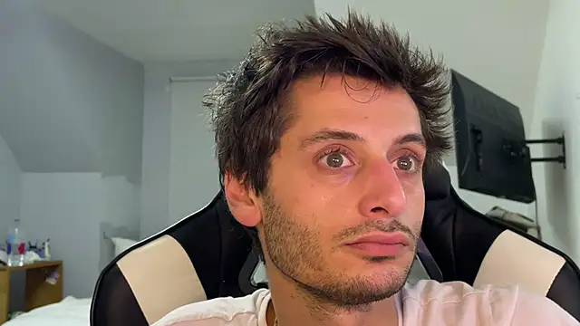 Snapshot of Dylansd chatting on 12/22/24, 12:28 Dylansd online show from 12/22/24, 12:28