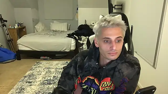 Snapshot of Dylansd chatting on 12/29/24, 05:42 Dylansd online show from 12/29/24, 05:42