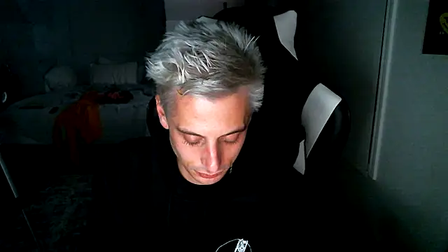 Snapshot of Dylansd chatting on 12/29/24, 11:18 Dylansd online show from 12/29/24, 11:18