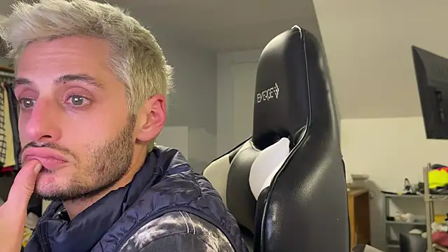 Snapshot of Dylansd chatting on 01/09/25, 04:52 Dylansd online show from 01/09/25, 04:52