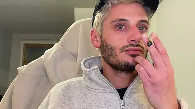 Snapshot of Dylansd chatting on 01/11/25, 04:16 Dylansd online show from 01/11/25, 04:16