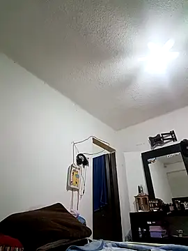 Snapshot of Alconnegroduf chatting on 11/17/25, 01:22 Alconnegroduf online show from 11/17/25, 01:22