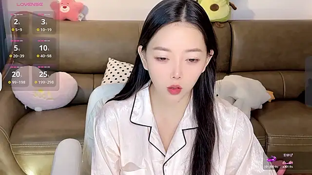 Snapshot of Yilin1999 chatting on 01/15/25, 09:51 Yilin1999 online show from 01/15/25, 09:51