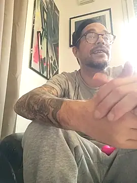 Snapshot of mileflav0r chatting on 12/04/25, 11:30 mileflav0r online show from 12/04/25, 11:30