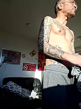 Snapshot of mileflav0r chatting on 03/20/26, 07:13 mileflav0r online show from 03/20/26, 07:13