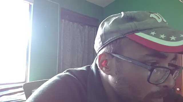 Snapshot of _______the chatting on 12/16/25, 05:07 the online show from 12/16/25, 05:07