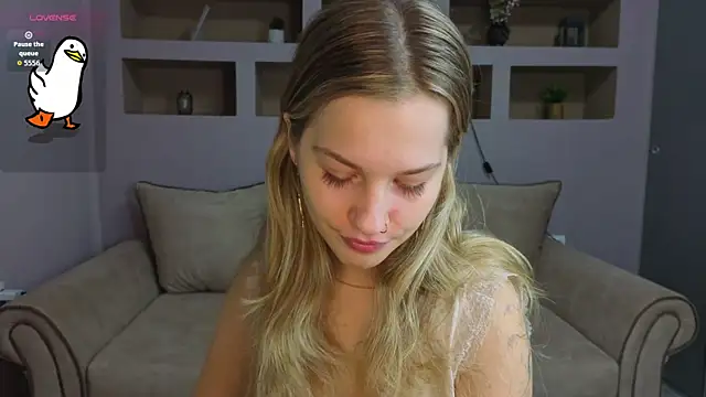 LinaCristonsen online show from 11/16/25, 03:17