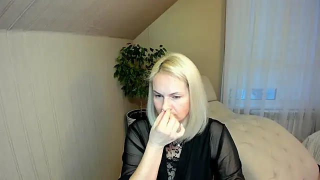 Snapshot of Alicee_Gracee chatting on 12/13/24, 01:01 Alicee Gracee online show from 12/13/24, 01:01