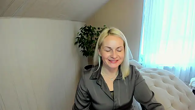 Snapshot of Alicee_Gracee chatting on 12/17/24, 11:17 Alicee Gracee online show from 12/17/24, 11:17