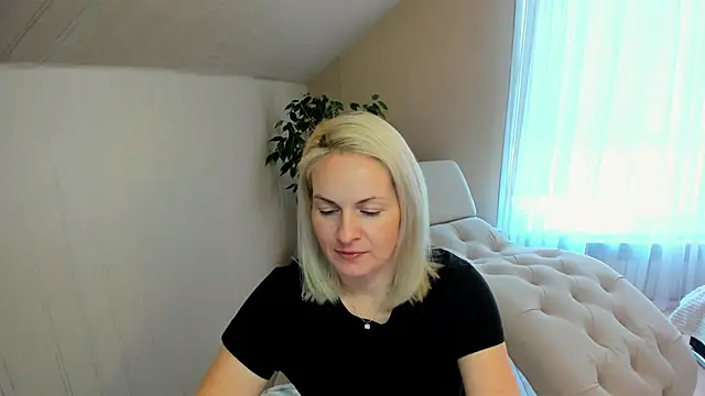 Snapshot of Alicee_Gracee chatting on 12/21/24, 08:18 Alicee Gracee online show from 12/21/24, 08:18