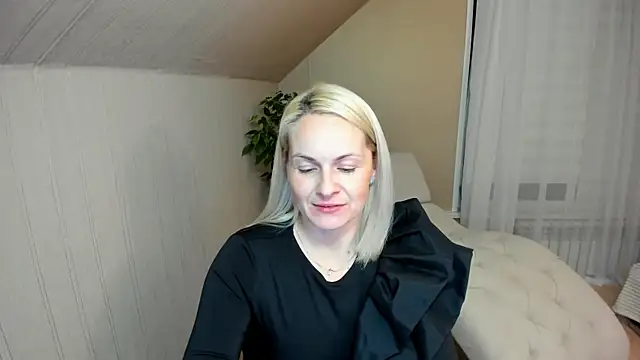 Snapshot of Alicee_Gracee chatting on 12/24/24, 07:00 Alicee Gracee online show from 12/24/24, 07:00