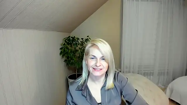 Snapshot of Alicee_Gracee chatting on 01/05/25, 07:49 Alicee Gracee online show from 01/05/25, 07:49