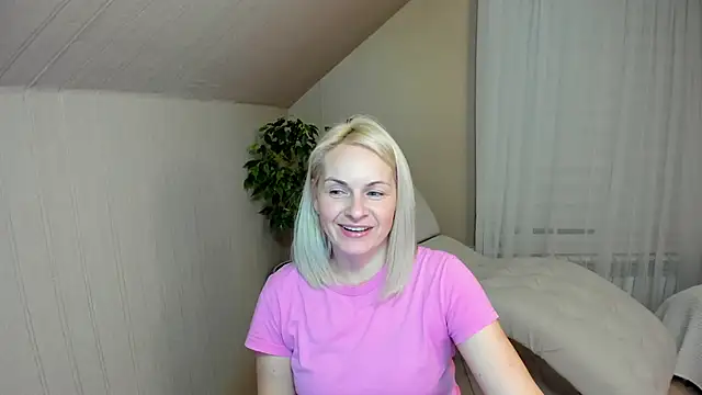 Snapshot of Alicee_Gracee chatting on 01/07/25, 08:31 Alicee Gracee online show from 01/07/25, 08:31