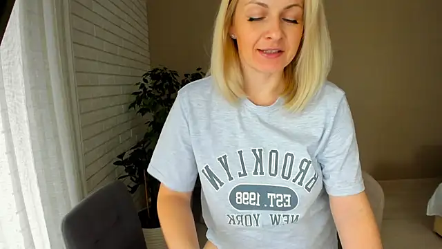 Snapshot of Alicee_Gracee chatting on 02/03/25, 07:51 Alicee Gracee online show from 02/03/25, 07:51