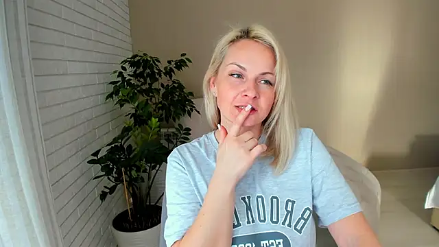 Snapshot of Alicee_Gracee chatting on 02/03/25, 10:58 Alicee Gracee online show from 02/03/25, 10:58
