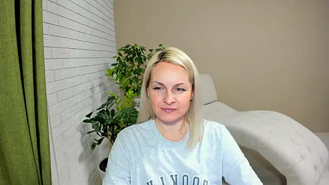 Snapshot of Alicee_Gracee chatting on 02/03/25, 07:21 Alicee Gracee online show from 02/03/25, 07:21