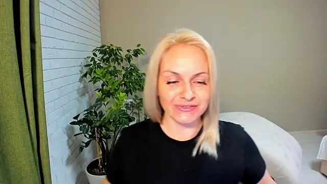 Snapshot of Alicee_Gracee chatting on 02/07/25, 03:41 Alicee Gracee online show from 02/07/25, 03:41