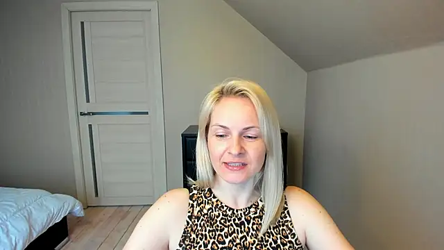Snapshot of Alicee_Gracee chatting on 03/14/25, 03:03 Alicee Gracee online show from 03/14/25, 03:03