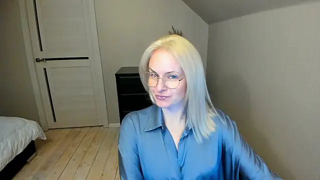Snapshot of Alicee_Gracee chatting on 03/21/25, 06:18 Alicee Gracee online show from 03/21/25, 06:18