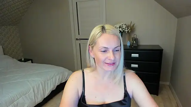 Snapshot of Alicee_Gracee chatting on 10/24/25, 07:32 Alicee Gracee online show from 10/24/25, 07:32