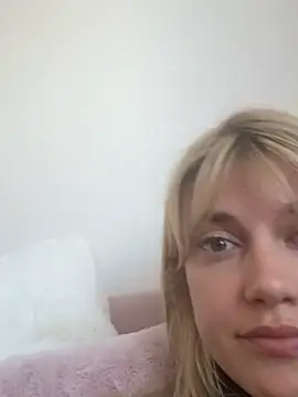 Snapshot of LustfulLuna_ chatting on 05/12/26, 08:33 LustfulLuna online show from 05/12/26, 08:33