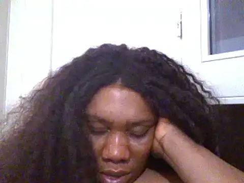 Snapshot of bonbonaumiel chatting on 12/02/24, 01:47 bonbonaumiel online show from 12/02/24, 01:47