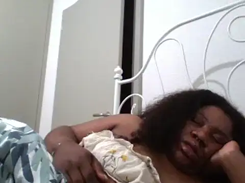 Snapshot of bonbonaumiel chatting on 12/12/24, 02:26 bonbonaumiel online show from 12/12/24, 02:26