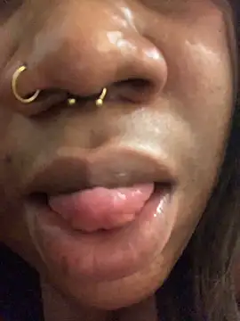 Snapshot of bonbonaumiel chatting on 12/25/24, 08:28 bonbonaumiel online show from 12/25/24, 08:28