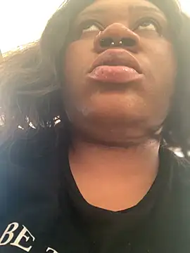 Snapshot of bonbonaumiel chatting on 01/01/25, 02:09 bonbonaumiel online show from 01/01/25, 02:09